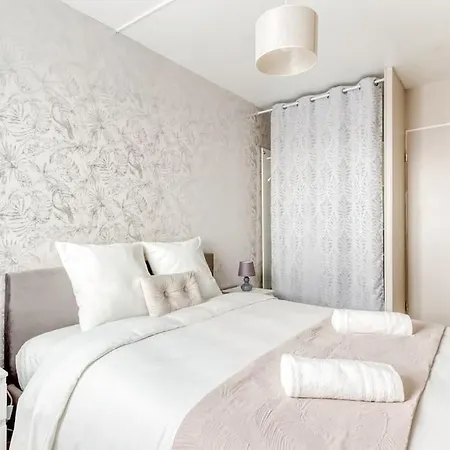Appartement 4 Min Rer A -15min - Parking Gratuit *